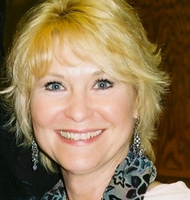 Dee Wallace-Stone