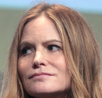 Jennifer Jason Leigh