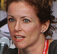 Leslie Hope