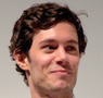 Adam Brody läuft gerade in Mr. & Mrs. Smith auf Sat 1 Adam Brody läuft gerade in Mr. & Mrs. Smith auf Sat 1