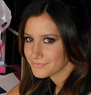 Ashley Tisdale läuft gerade in Charmed – Zauberhafte Hexen auf sixx Ashley Tisdale läuft gerade in Charmed – Zauberhafte Hexen auf sixx