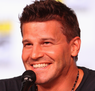 David Boreanaz läuft gerade in Bones – Die Knochenjägerin auf Vox David Boreanaz läuft gerade in Bones – Die Knochenjägerin auf Vox