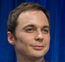 Jim Parsons läuft gerade in The Big Bang Theory auf ProSieben Jim Parsons läuft gerade in The Big Bang Theory auf ProSieben