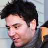 Josh Radnor läuft gerade in How I Met Your Mother auf ProSieben Josh Radnor läuft gerade in How I Met Your Mother auf ProSieben