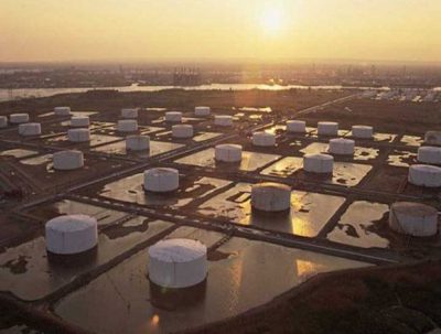 US crude oil storage tank