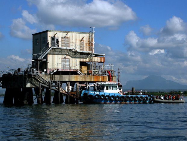 Philippines planning oil auction