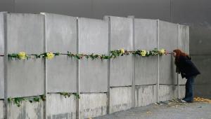 Î’Î±Î½Î´Î±Î»Î¯Î¶Î¿Ï…Î½ Î¼Î½Î·Î¼ÎµÎ¯Î± Î¸Ï…Î¼Î¬Ï„Ï‰Î½ Ï„Ï‰Î½ ÎÎ±Î¶Î¯ ÏƒÏ„Î¿ Î’ÎµÏÎ¿Î»Î¯Î½Î¿ â€“ Î£Ï„Î¿ ÏƒÏ„ÏŒÏ‡Î±ÏƒÏ„ÏÎ¿ Ï„ÏÎ±Î½Ï‚ ÎºÎ±Î¹ Î³ÎºÎ­Î¹!