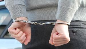 Βόλος: Μητέρα πουλούσε πορνογραφικό υλικό της ανήλικης κόρης της!