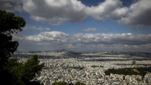 Συννεφιασμένη Κυριακή με τοπικές βροχές