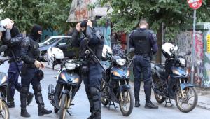 Τρόμος για εργαζόμενη πολυκαταστήματος στα Εξάρχεια: Την απήγαγε ο σύντροφός της μέρα μεσημέρι με απειλή όπλου