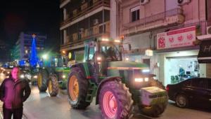 Σε Βόλο και Λάρισα με τα τρακτέρ οι αγρότες, στις συγκεντρώσεις για την ψήφιση του προϋπολογισμού (ΒΙΝΤΕΟ-ΕΙΚΟΝΕΣ)