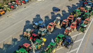 Μπλόκα αγροτών: Άνοιξε ο Προμαχώνας – Ουρές από νταλίκες σε τελωνεία και παραδρόμους