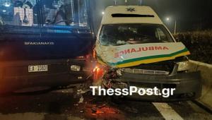 Ασθενοφόρο έπεσε σε κλούβα της ΕΛ.ΑΣ. στον Πλατύκαμπο – Τραυματίστηκε ο συνοδηγός