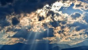 Άστατος καιρός με βροχές και καταιγίδες το Σαββατοκύριακο – Επιδείνωση πριν τα Χριστούγεννα