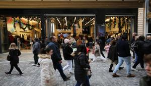 Ανοιχτά σήμερα τα εμπορικά καταστήματα: Πώς κινούνται οι καταναλωτές – Στόχος του λιανεμπορίου ο τζίρος να ξεπεράσει τα 4,5 δισ. ευρώ τον Δεκέμβριο