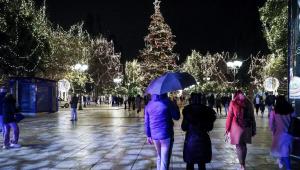 Καιρός: Βροχές και χαμηλές θερμοκρασίες σήμερα – Η πρόγνωση για τα Χριστούγεννα