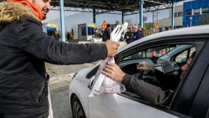 «Δική σας η ευθύνη», είπαν στους αγρότες: Δεν άνοιξαν τα διόδια του Ωραιοκάστρου