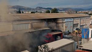 Φωτιά σε αποθήκη εργοστασίου στου Ρέντη