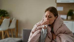 Εποχική γρίπη: «Καμπανάκι» για κρούσματα στις γιορτές – Πώς μεταδίδεται, τι να προσέχετε