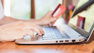 Σαρωτικά τα νούμερα των Ελλήνων που ψωνίζουν από online πλατφόρμες