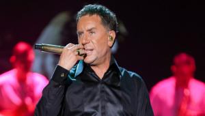 Γιώργος Μαζωνάκης: Στο πλευρό του ο ιδιοκτήτης του νυχτερινού κέντρου όπου εμφανίζεται ο Στέφανος Παπαδόπουλος