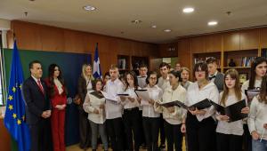 Κίμπερλι Γκιλφόιλ και Σταύρος Παπασταύρου άκουσαν μαζί τα κάλαντα [εικόνες - βίντεο]