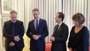 Μητσοτάκης και Χέρτσογκ επισκέφθηκαν  τους γονείς του Ιωνά Καρούση που σκοτώθηκε σε τρομοκρατική επίθεση στο Τελ Αβίβ