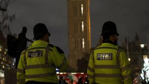 Βρετανία: Άνδρας κατηγορείται ότι νάρκωνε και βίαζε επί χρόνια τη σύζυγό του μαζί με πέντε συνεργούς