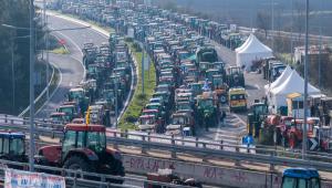 Κίνηση και αγροτικά μπλόκα καθυστερούν τους εκδρομείς - Ουρά 10 χιλιομέτρων στην έξοδο της Ριτσώνας