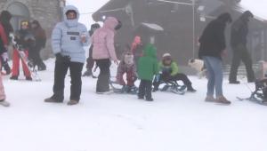 Στα λευκά το Χιονοδρομικό Κέντρο στο Καϊμακτσαλάν - Στα 40 εκατοστά το χιόνι στην κορυφή (βίντεο)