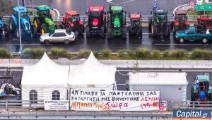Αγροτικά μπλόκα: Ποια είναι η κατάσταση στην Εθνική Οδό - Πού γίνεται εκτροπή των οχημάτων