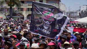 Τα 10 γεγονότα που σφράγισαν το 2025: Από την επιστροφή Τραμπ και τον εμπορικό πόλεμο έως Γάζα, την Ουκρανία και τα κλιματικά ρεκόρ