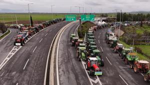 Χριστούγεννα στα μπλόκα για τους αγρότες – Ανοιχτό το ενδεχόμενο κλιμάκωσης μετά τις γιορτές