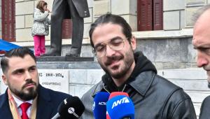 Άρης Μουγκοπέτρος: Ελεύθερος μετά τη μήνυση της συζύγου του για ενδοοικογενειακή απειλή – Αναβλήθηκε για τη Δευτέρα η δίκη Δευτέρα