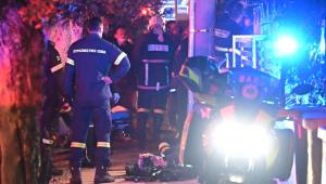 Τραγωδία σε πυρκαγιά διαμερίσματος στην Καλλιθέα: Ανασύρθηκαν δύο άτομα απανθρακωμένα