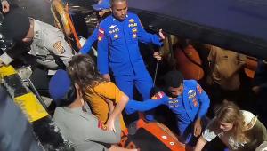 Ινδονησία: Τέσσερα μέλη μιας ισπανικής οικογένειας  αγνοούνται μετά τη βύθιση τουριστικού πλοιαρίου