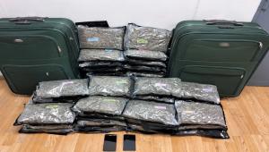 Συνελήφθη 29χρονη για διακίνηση ναρκωτικών – Πάνω από 24 κιλά κάνναβης στις αποσκευές της