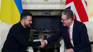 Ο Ζελένσκι είχε μια «λεπτομερή» τηλεφωνική επικοινωνία με τον Στάρμερ πριν το τετ α τετ με τον Τραμπ