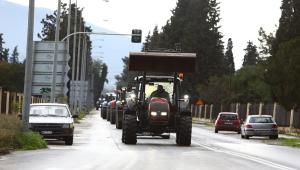 Έσπασε το μπλόκο των αγροτών στα Πράσινα Φανάρια Θεσσαλονίκης – Στήνουν νέο μπλόκο στην Τρίγλια Χαλκιδικής