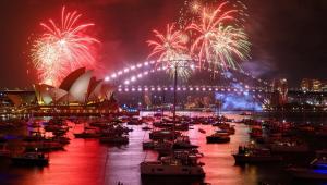 Το Σίδνεϊ υποδέχθηκε το 2026 με φαντασμαγορική επίδειξη πυροτεχνημάτων (ΒΙΝΤΕΟ)