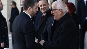 Επίθεση ΠΑΣΟΚ σε Κακλαμάνη για τις Ανεξάρτητες Αρχές: «Επιχειρεί να καθοδηγήσει τις διαδικασίες»