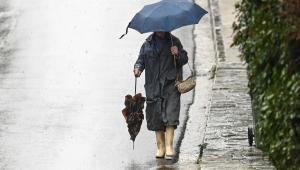 Καιρός: Θυελλώδεις άνεμοι, βροχές, καταιγίδες και χιόνια τη Δευτέρα