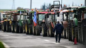 Αγροτικά μπλόκα: Ανοιχτά και τα δύο ρεύματα στα διόδια Νέων Μαλγάρων