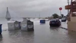 Κακοκαιρία στην Αχαΐα: Η θάλασσα βγήκε στη στεριά στο Ρίο λόγω των δυνατών ανέμων – Ισχυρή χαλαζόπτωση στην Πάτρα(βίντεο)