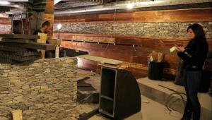 Υπόθεση Κραν Μοντανά: Ο ιδιοκτήτης του μπαρ παραδέχθηκε ότι ήταν κλειδωμένη η πόρτα υπηρεσίας – Το σκοτεινό παρελθόν του