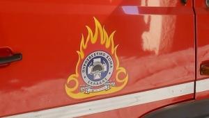 Πυρκαγιά σε επιχείρηση στο Κορωπί – Ισχυρές δυνάμεις της Πυροσβεστικής στο σημείο