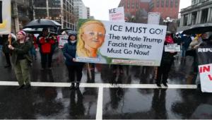 Διαδηλώσεις στη Μινεάπολη και άλλες πόλεις κατά της ICE μετά τον φονικό τραυματισμό της Ρενέ Γκουντ (ΒΙΝΤΕΟ)