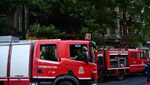 Φωτιά σε αποθήκες στο Κορωπί - Επιχειρούν 27 πυροσβέστες με 10 οχήματα