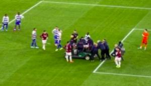 Πάγωσαν με Μαυροπάνο στη Γουέστ Χαμ: Τραυματίστηκε στο κεφάλι και έφυγε με φορείο