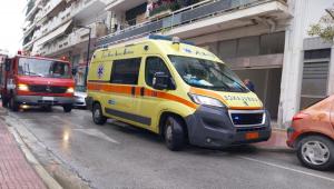 Πάτρα: Πείστηκε να κατέβει η γυναίκα που απειλούσε να πέσει από ταράτσα πολυκατοικίας – Δείτε βίντεο